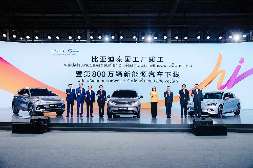 比亚迪荣耀全球：800万新能源汽车下线，引领绿色出行新篇章